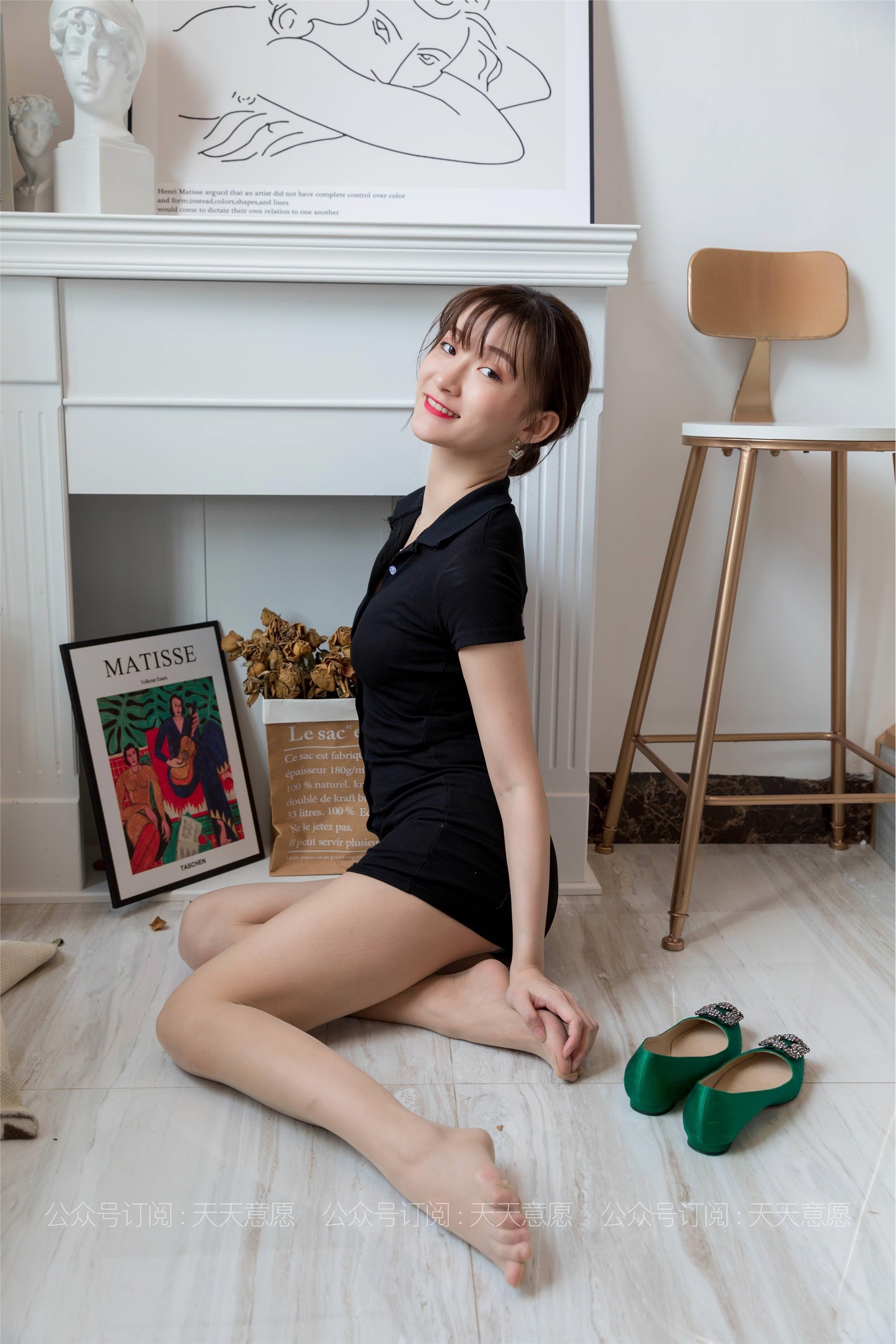 IESS异思趣向 - 模特：秋秋《超短的包臀裙》